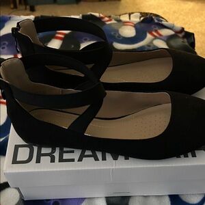 Dream Pairs Women's Black Cross-Strap Flats